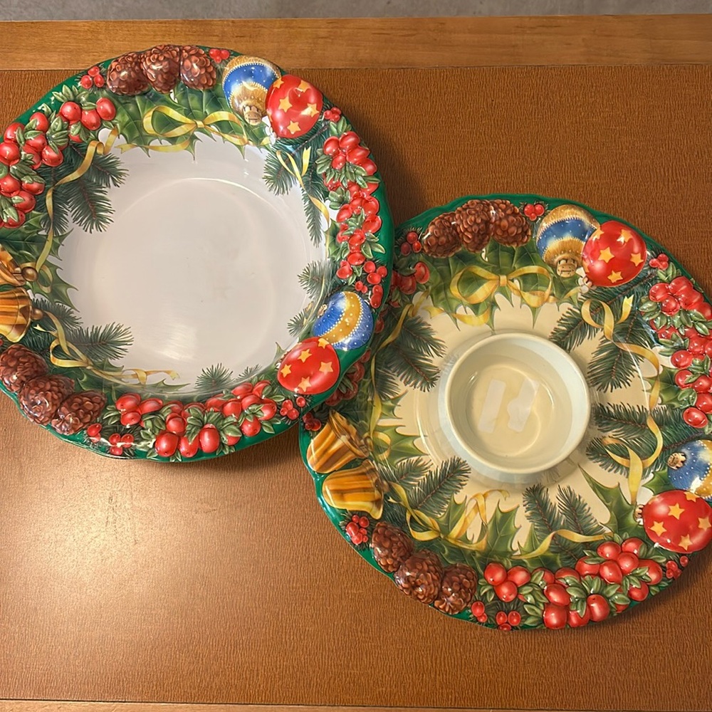 Vintage set of Holiday Medley Plastic Serving Bowls by Ullman Co